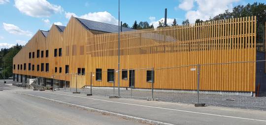 Projekt budowlany i wykonawczy szkieletowej stalowej konstrukcji 4 kondygnacyjnego z salą gimnastyczną modułowego budynku szkoły  SKAPASKOLAN  w Szwecji, o powierzchni ok. 5300 m²